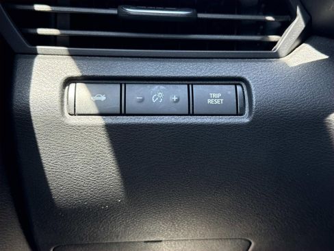 Used 2024 Nissan Altima 2.5 SV FWD image 19