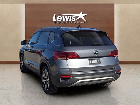 Used 2024 Volkswagen Taos SE image 3