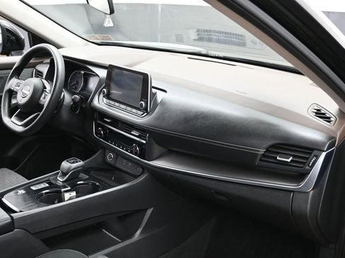 Used 2023 Nissan Rogue SV FWD image 32