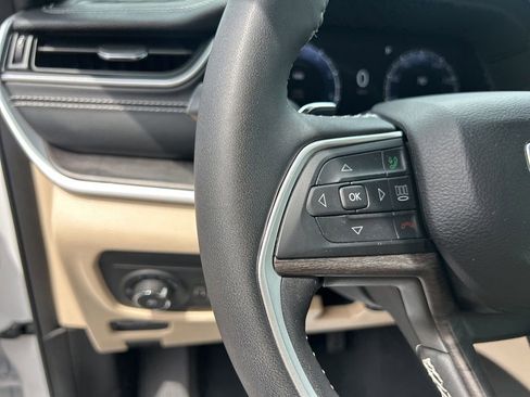 Used 2024 Jeep Grand Cherokee Limited w/ Black Appearance Package image 20