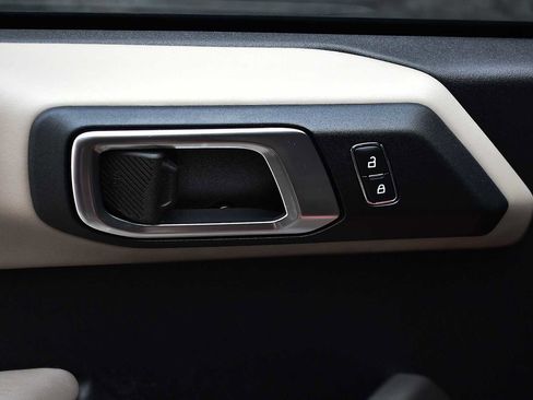 Used 2023 Ford Bronco Wildtrak image 38