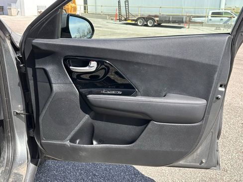 Used 2018 Kia Niro EX image 21
