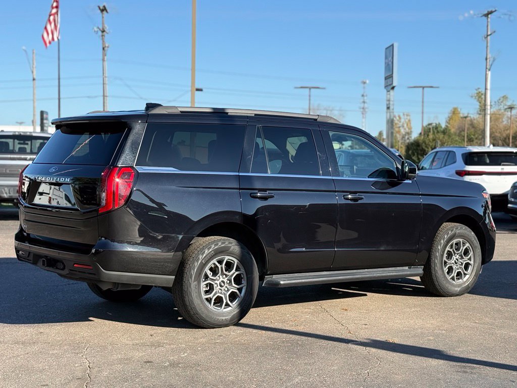 Used 2025 Ford Expedition Active AWD/4WD image 44