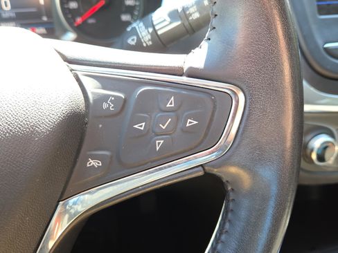 Used 2020 Chevrolet Equinox LT image 32