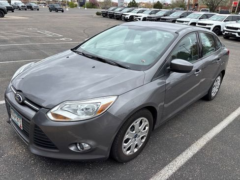 Used 2012 Ford Focus SE FWD image 2