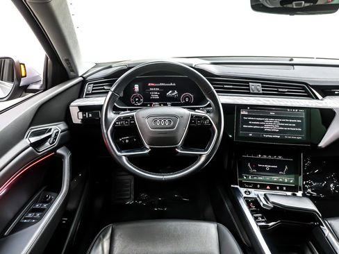 Used 2022 Audi e-tron Premium Plus w/ Premium Plus Package image 6