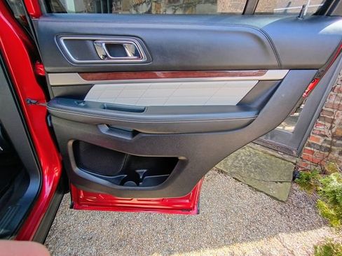 Used 2018 Ford Explorer Platinum image 58