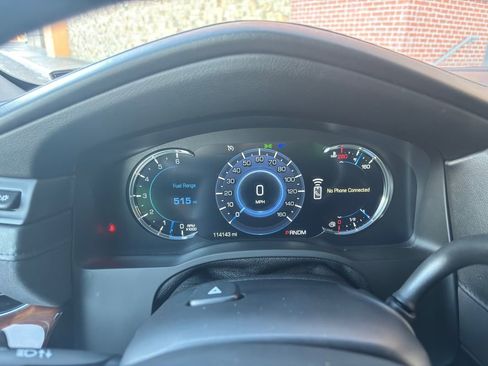 Used 2016 Cadillac Escalade ESV Luxury image 10