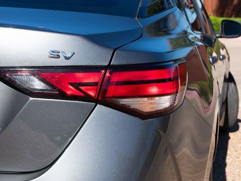 Used 2022 Nissan Sentra SV image 4