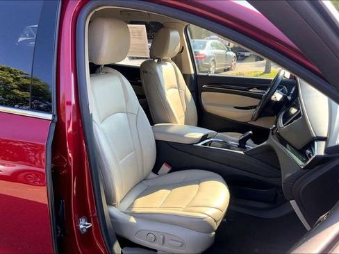 Used 2018 Buick Enclave Essence FWD image 7