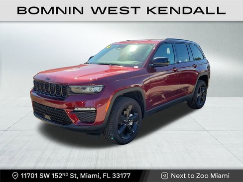 Used 2025 Jeep Grand Cherokee Limited w/ Black Appearance Package image 2