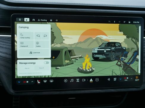 Used 2024 Rivian R1T Adventure image 30