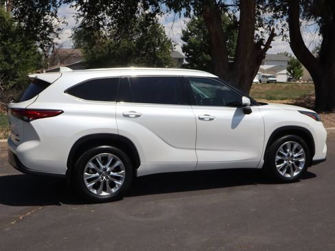 Used 2021 Toyota Highlander Limited AWD/4WD image 5