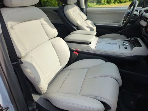 Used 2026 Lincoln Navigator L Reserve AWD/4WD image 35