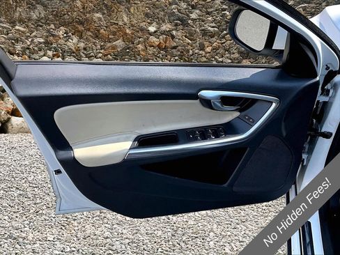 Used 2017 Volvo S60 T5 Dynamic AWD/4WD image 20