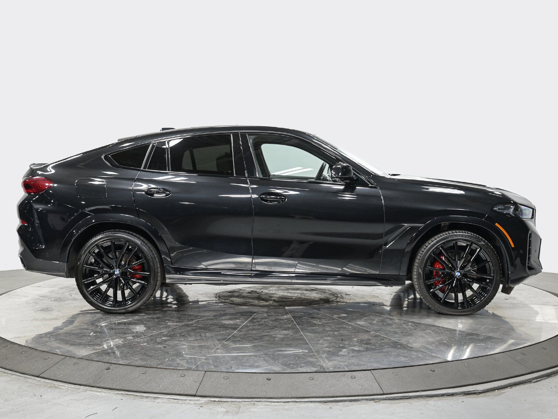 Used 2026 BMW X6 xDrive40i w/ Climate Comfort Package AWD/4WD image 8