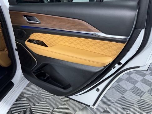 Used 2024 Jeep Grand Cherokee L Summit image 36