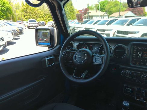 Used 2023 Jeep Wrangler Unlimited w/ Cold Weather Group AWD/4WD image 28