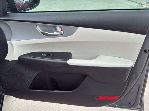 Used 2022 Kia Forte LXS w/ LXS Technology Package FWD image 31