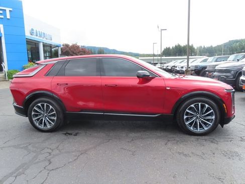 Certified 2024 Cadillac Lyriq Sport AWD/4WD image 9