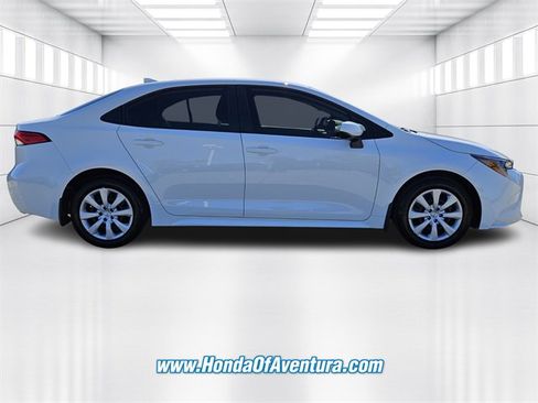 Used 2024 Toyota Corolla LE image 2