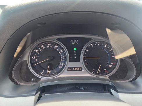 Used 2010 Lexus IS 250 w/ Preferred Accessory Package RWD image 17