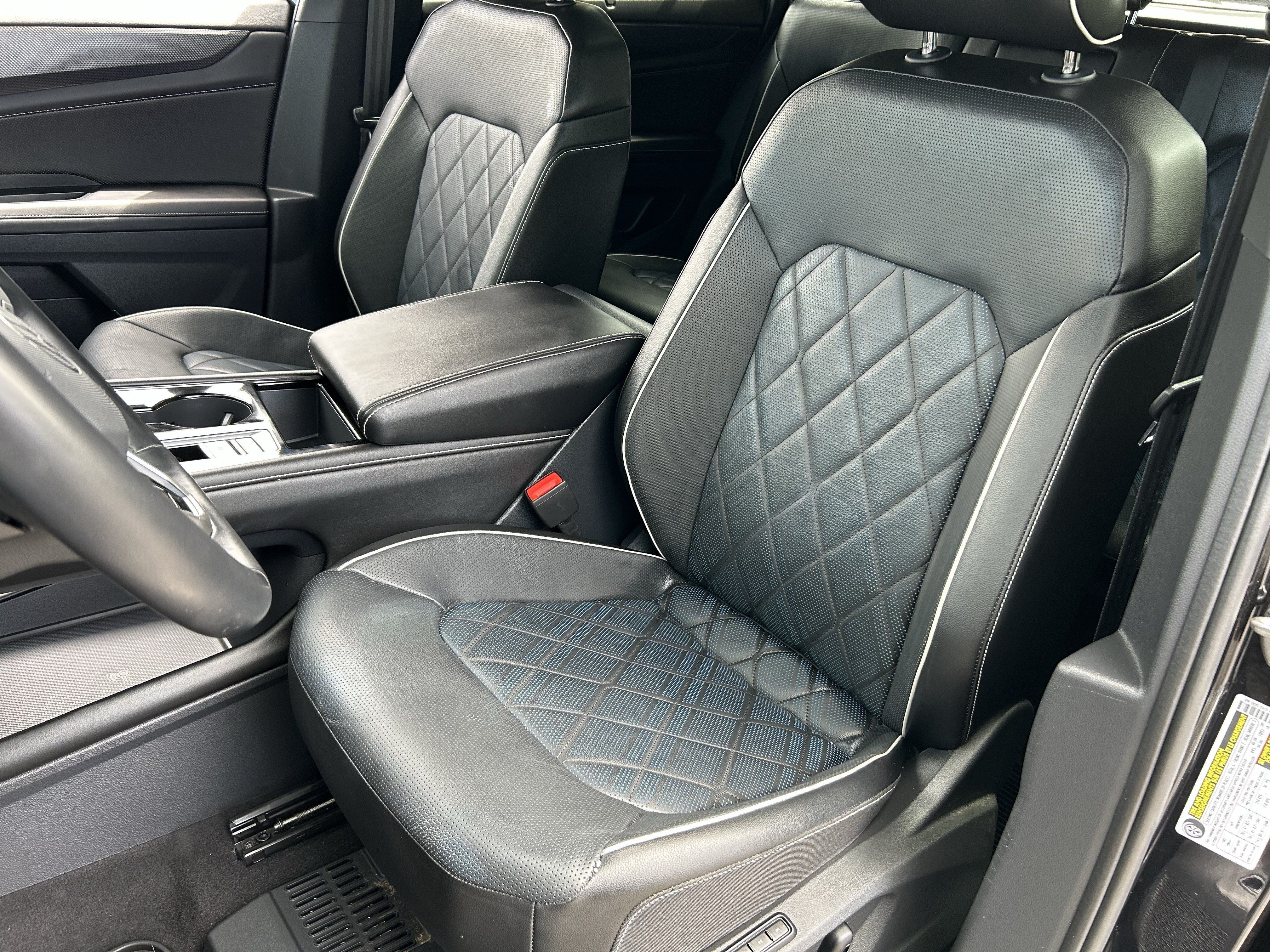 Certified 2024 Volkswagen Atlas Cross Sport SEL Premium R-Line AWD/4WD image 18