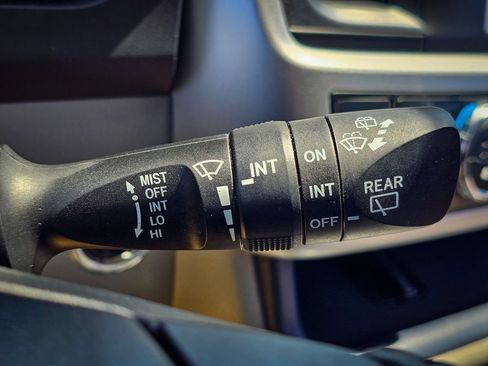 Used 2019 Toyota Highlander XLE AWD/4WD image 17