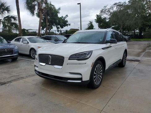 Certified 2023 Lincoln Aviator 2WD w/ Premium Package image 2