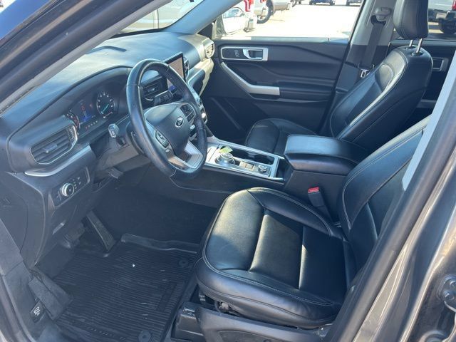 Used 2021 Ford Explorer XLT w/ Equipment Group 202A AWD/4WD image 10