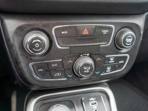 Used 2021 Jeep Compass Latitude w/ Convenience Group AWD/4WD image 28