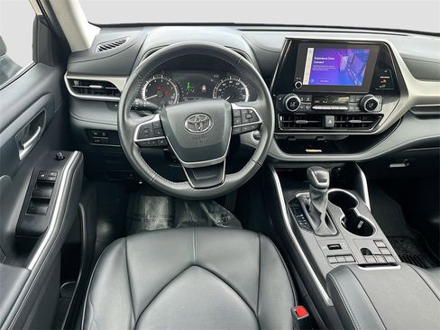 Used 2024 Toyota Highlander XLE image 24
