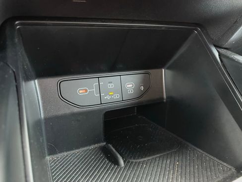 Used 2025 Kia Sorento S image 19