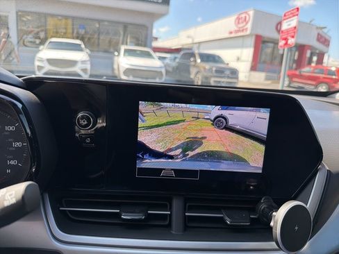 Used 2025 Chevrolet Trax LS image 6