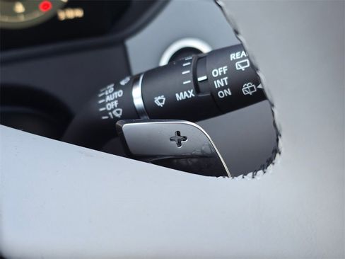 New 2025 Land Rover Range Rover Velar Dynamic SE image 17