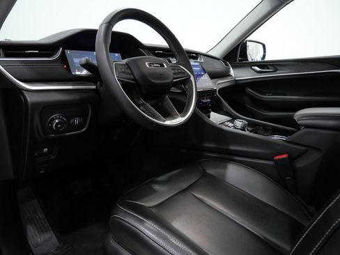 Used 2023 Jeep Grand Cherokee L Limited w/ Black Appearance Package AWD/4WD image 11