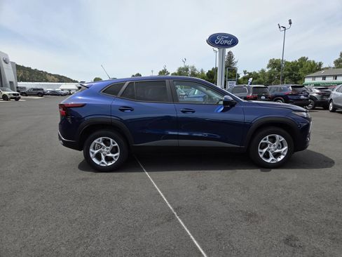 Used 2024 Chevrolet Trax LS w/ LS Convenience Package FWD image 4