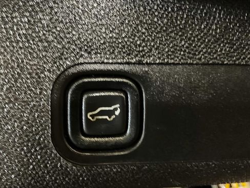 Used 2012 GMC Yukon Denali AWD/4WD image 16