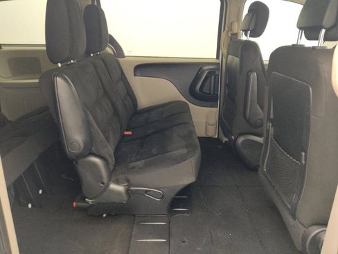 Used 2019 Dodge Grand Caravan SE w/ UConnect Hands-Free Group FWD image 19