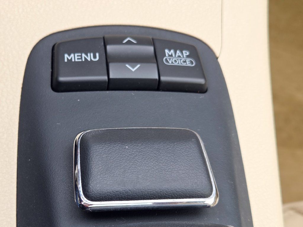Used 2013 Lexus ES 300h w/ Luxury Pkg FWD image 13