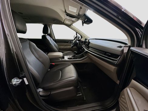 Used 2026 Kia Carnival FWD image 33