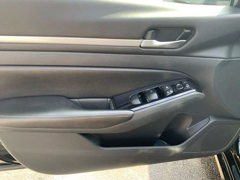 Used 2023 Nissan Altima 2.5 SV FWD image 12