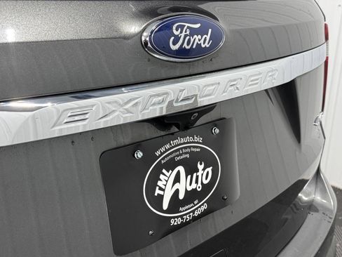 Used 2017 Ford Explorer XLT w/ XLT Technology Feature Bundle AWD/4WD image 5