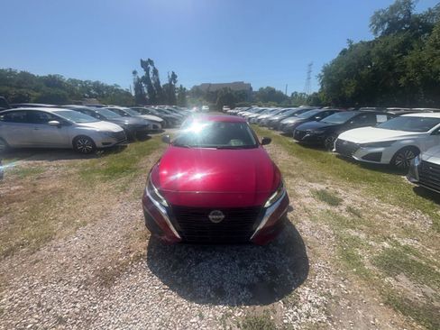 Used 2025 Nissan Altima 2.5 SV FWD image 16