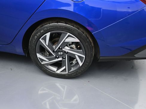 Used 2024 Hyundai Elantra Limited image 9