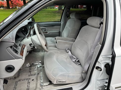 Used 1996 Lincoln Town Car Signature image 10