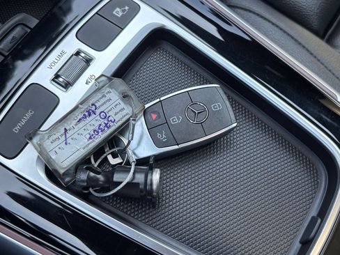 Used 2025 Mercedes-Benz GLB 250 4MATIC image 27