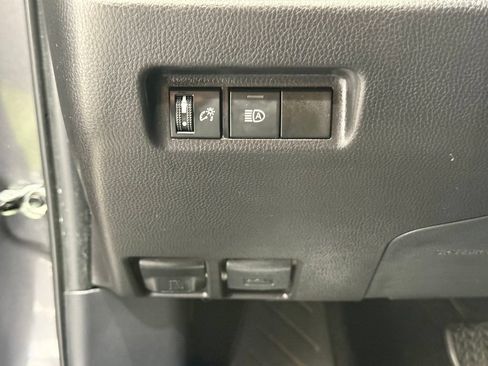 Used 2025 Toyota RAV4 XLE FWD image 30