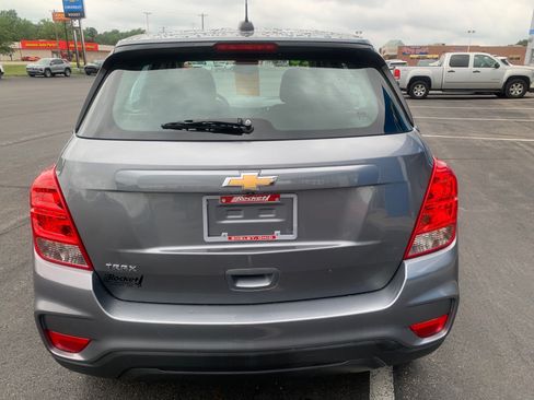 Used 2020 Chevrolet Trax LS FWD image 4