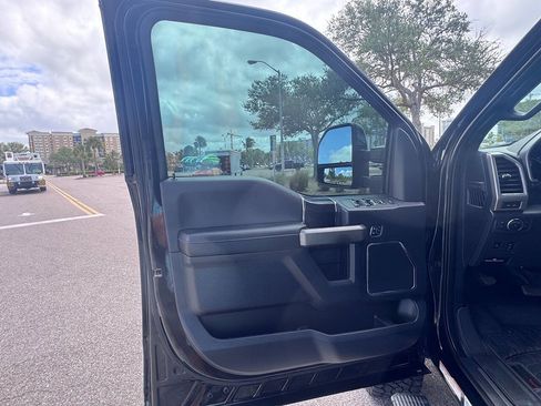 Used 2022 Ford F450 Platinum w/ FX4 Off-Road Package image 14